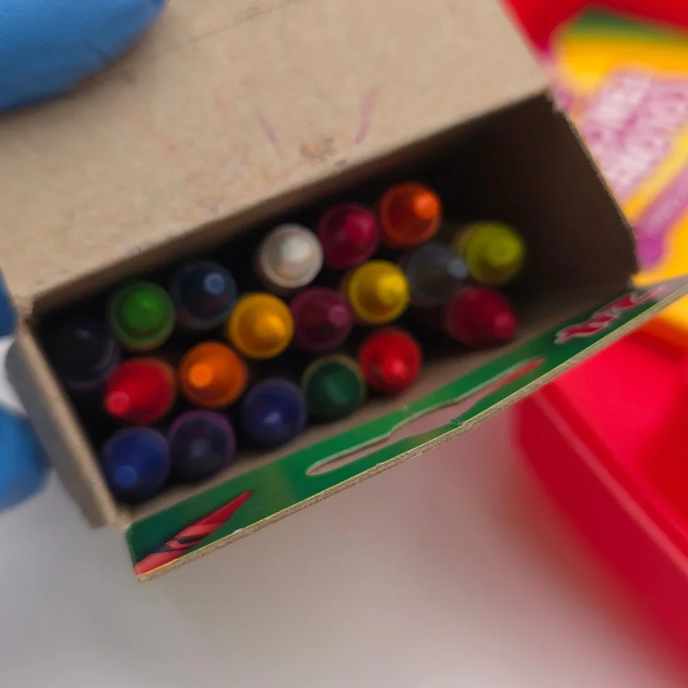 Crayola Art Case 2013 Kids Red Kit Discontinued Crayons Dandelion Markers Set